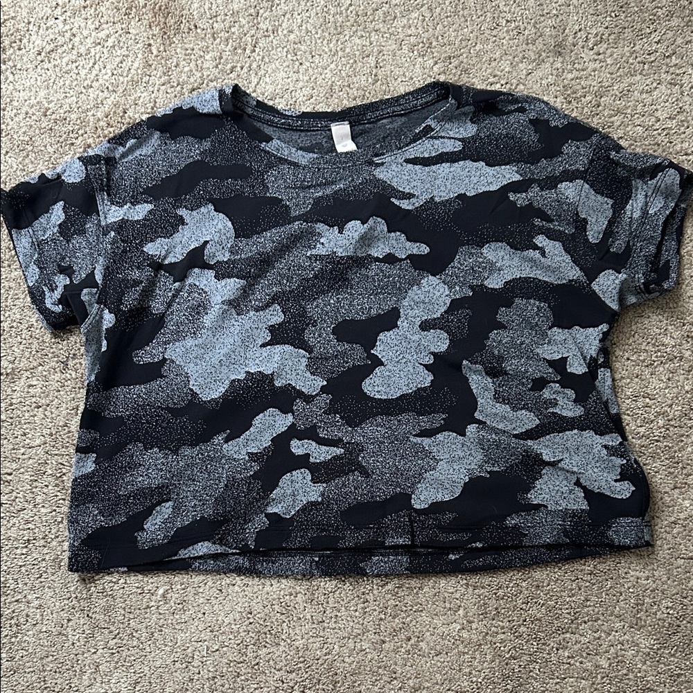 Lululemon Black Camo Cropped Shirt Size 2
